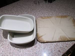 lot 89 image: Pampered Chef bakeware set...