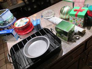 lot 299 image: Lot of Christmas and household item...