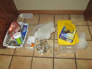 lot 302 image: Assorted small kitchen items...