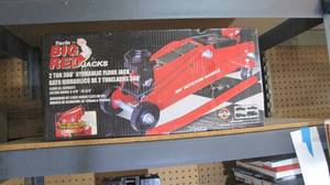 lot 249 image: Torin Big Red 2-ton 360° hydraulic...