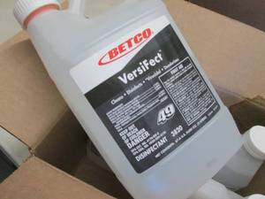Case of 4-2L Bottles Betco VersiFec...