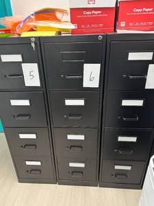 lot 6 image: Four drawer tall filing cabinet 15x25x52