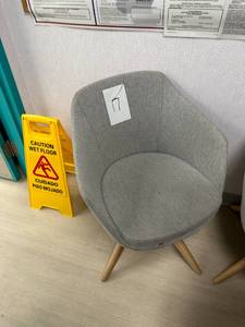 lot 17 image: Grey fabric sitting chair