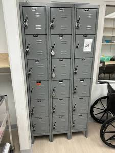 lot 21 image: Break room lockers 36x15x78.5