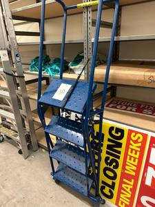 lot 30 image: Ballymore four step ladder