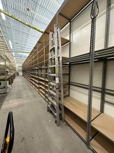 lot 32 image: 8 Werner aluminum ladder