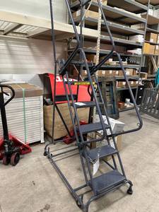lot 44 image: Six step Ballymore ladder
