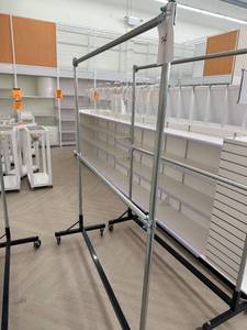 lot 74 image: Rolling Rack 60x72