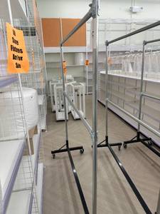 lot 75 image: Rolling Rack 60x72