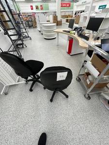 lot 77 image: Office Chair