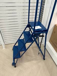 lot 86 image: Blue 4-Step Ladder