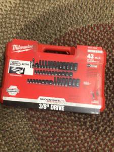 Milwaukee SHOCKWAVE 38 in. Drive SAE and Metric 6 Point Impact Socket Set (43-Piece) Customer Returns See Pictures