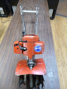 lot 28 image: Mantis Gas Powered Garden Tiller
