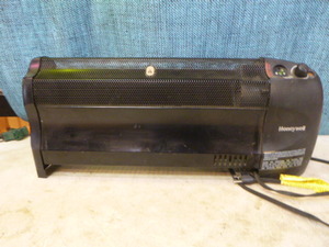 lot 77 image: Honeywell Space Heater