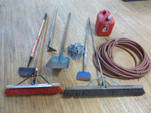 lot 88 image: Miscellaneous GarageYard Tools
