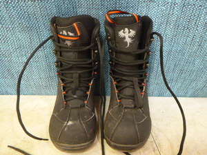 lot 98 image: Matrix Snowboard Boots