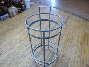 lot 102 image: Metal Plant Stand