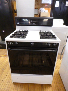 lot 4 image: Frigidaire 4 Burner Natural Gas Range