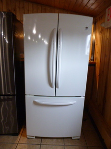 lot 13 image: GE White French Door RefrigeratorFreezer
