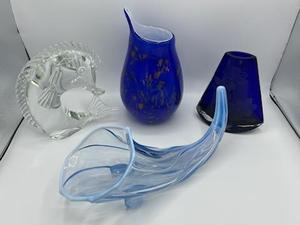 lot 20 image: Decorative Glass Collection including Perry Coyle