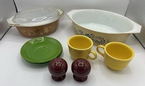 lot 21 image: Vintage Fiesta and Pyrex Coffee Cups and More