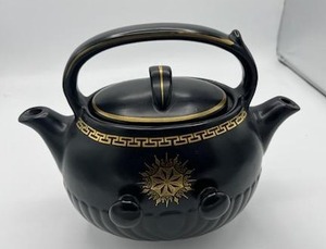 lot 41 image: Vintage Halls Foreman Family Tip-Pot Coffee and Teapot Dual Spout with Gold Trim