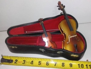 Scale Model Wood Violin And Cello. Miniatures.