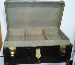 Vintage Metal Trunk With Insert.