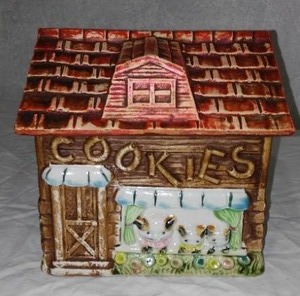 Vintage Musical Cookie Jar House With Kittens.