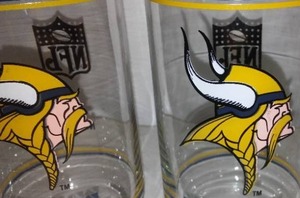 Minnesota Vikings Glass Tumblers -2 Mobil Oil Promotion
