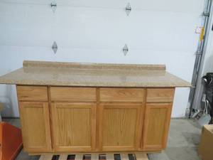 lot 15 image: Kitchen Counter with Countertop and Endcap Kit