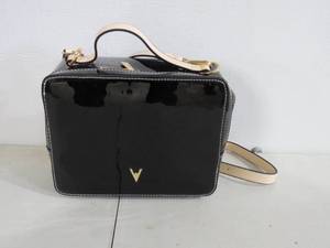 lot 4 image: Vanessa Williams Purse