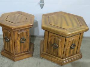 lot 26 image: 2 Piece Lot of Hexagon End Tables