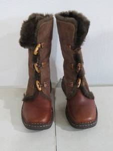 lot 31 image: Born Brown Mogul Boots Size 8MW