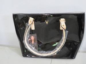 lot 32 image: Vanessa Williams Leather Tote Bag