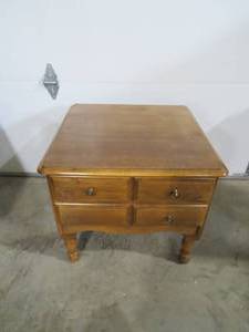 lot 51 image: Vintage 1 Drawer Nightstand - Missing One Decorative Knob