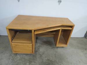lot 60 image: Office Desk with Pull Out KeyboardMouse Shelf