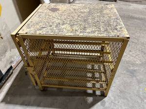 lot 4 image: Cylinder Storage Locker