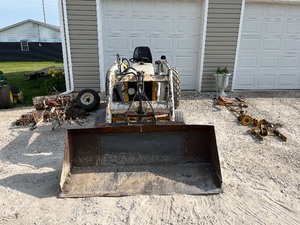 lot 10 image: International Cub Lo-Boy Tractor w Loader & Blade