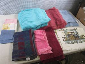 (F-0) Assorted Bath Towels, Hand To...