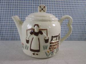 (FS) Vintage Ceramic Tea Pot with L...