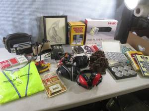 (A-1) Large Lot of Misc - DVD Playe...