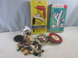 (BSB) Assorted Vintage Buttons - Gl...