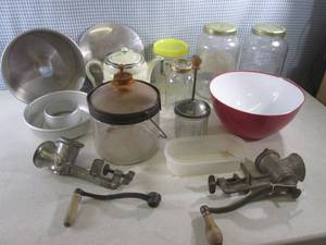 (G-1) Assorted Vintage Kitchen Etc ...