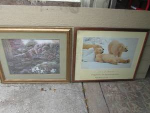 (HWG) 2 Framed Wall Decor...
