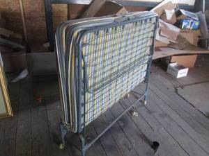 (HWG) Vintage Roll Away Bed - Good ...