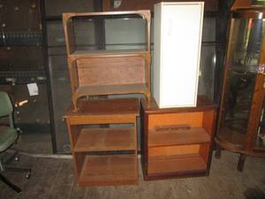 (HWG) 3 Small Shelves and Cabinet ...