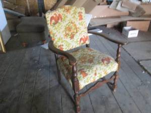 (HWG) Vintage Cushioned Chair with ...
