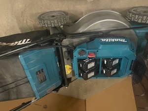 lot 26 image: Makita 21 in. 18-Volt X2 (36-Volt) LXT Lithium-Ion Cordless Walk Behind Self Propelled Lawn Mower Kit with 4 Batteries (5.0 Ah) Customer return review pictures