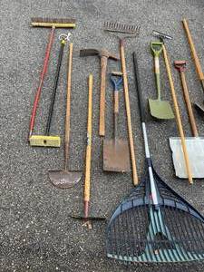lot 100 image: Long Handled Tools